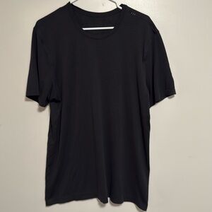LULULEMON T-SHIRT
